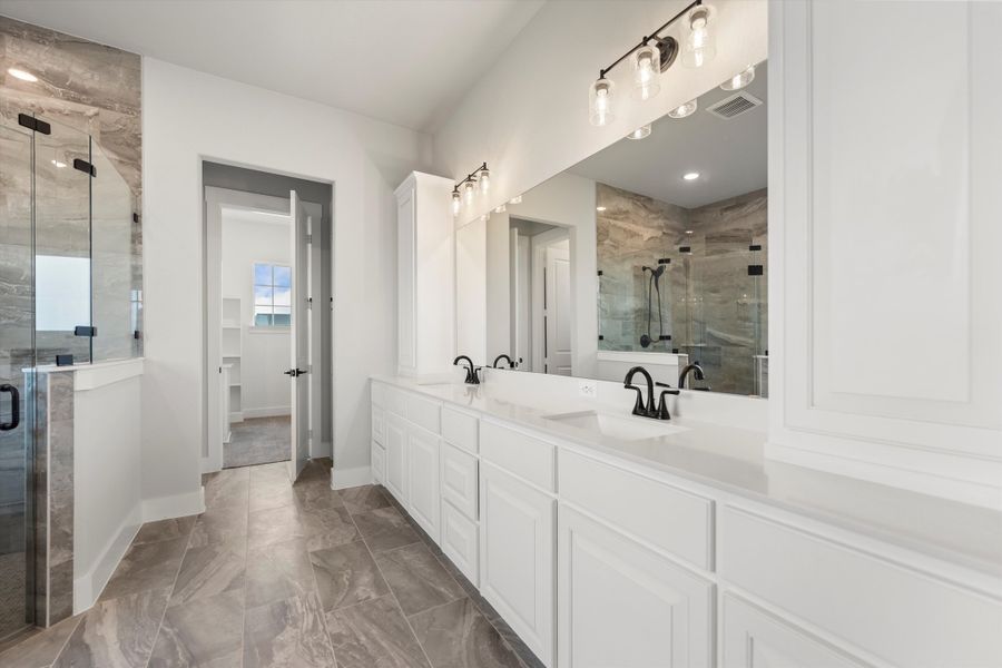 Furnished interior view inside a new home in Eagle Ridge Estates, Weatherford (Image 15).