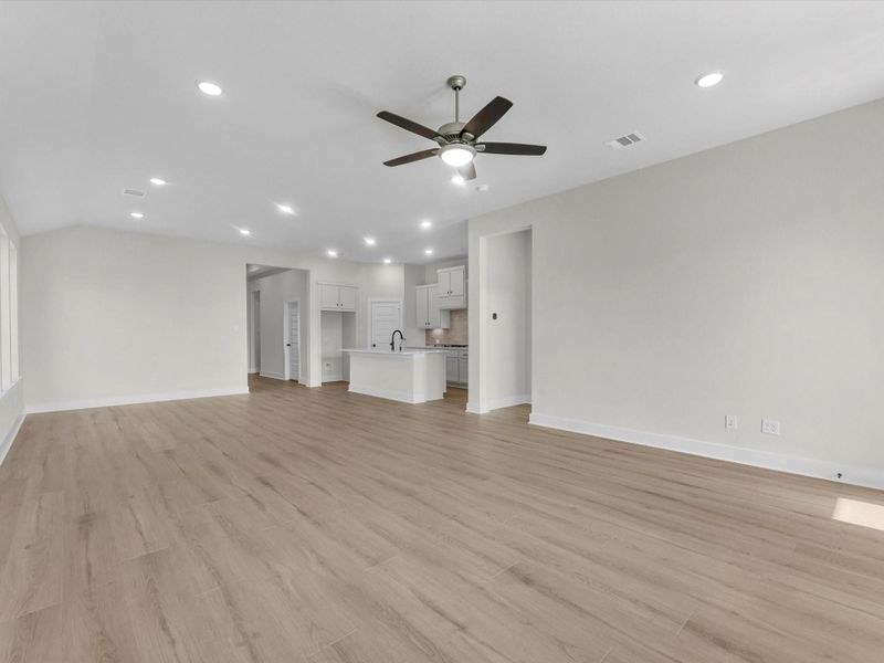 Spacious, unfurnished interior of a new home in Garden Glen at Clopton Farms, Montgomery (Image 8).