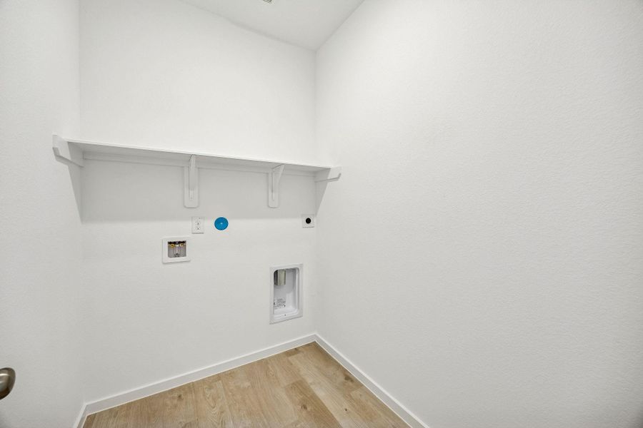Spacious, unfurnished interior of a new home in Stokesbury, Waller (Image 19).