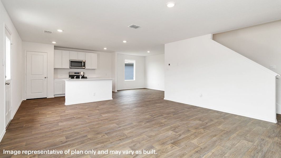 Representative unfurnished interior of a home built from the Franklin by D.R. Horton in Riverfield, Josephine (Image 6).