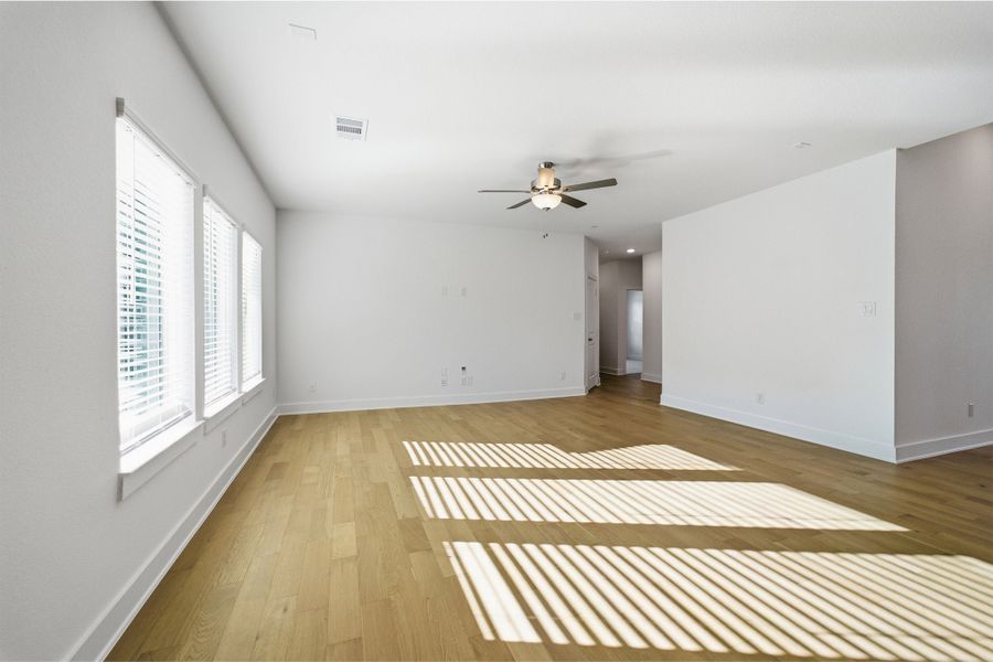 Spacious, unfurnished interior of a new home in Saddlebrook Estates, Waxahachie (Image 26). Spacious, unfurnished interior of a new home in Saddlebrook Estates, Waxahachie (Image 26).