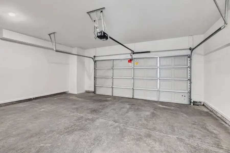 Spacious, unfurnished interior of a new home in Chandler Run, Tucker (Image 16).