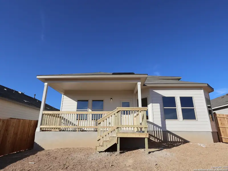 Exterior details and patio area of a home in Hunters Ranch, San Antonio (Image 3).
