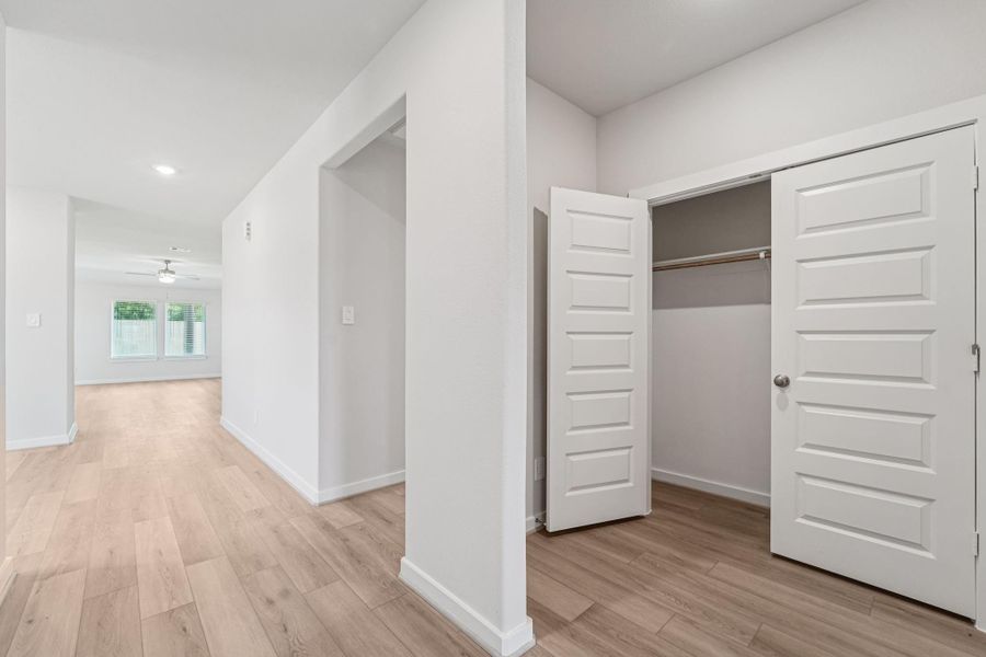 Spacious, unfurnished interior of a new home in Stewart's Ranch, Conroe (Image 19).