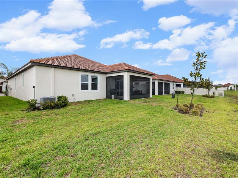 Exterior details and patio area of a home in Southshore Bay Active Adult, Wimauma (Image 27).