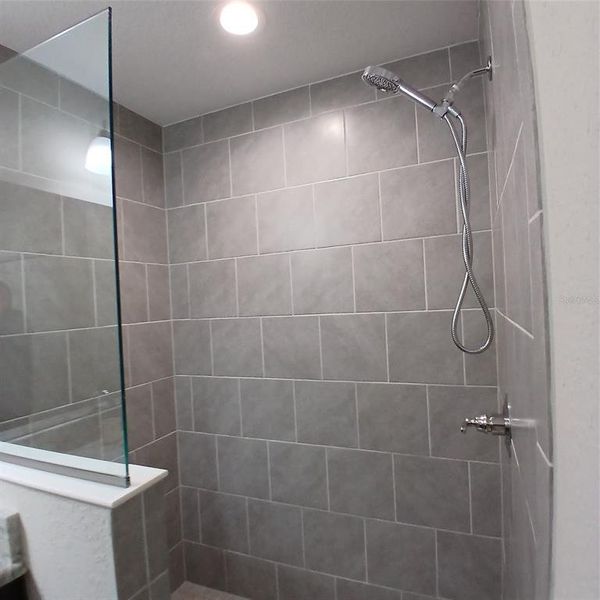 Furnished interior view inside a new home in , Dunnellon (Image 37).