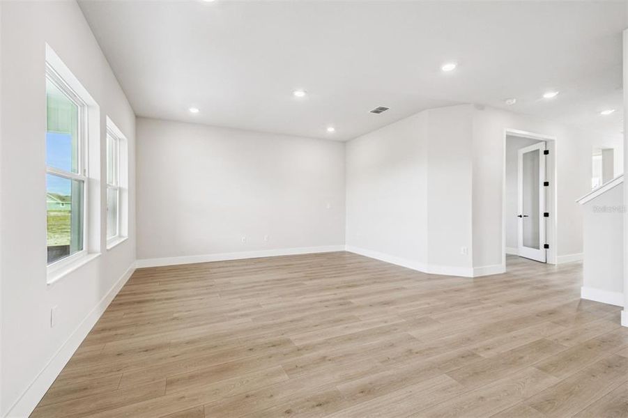 Spacious, unfurnished interior of a new home in Waterset Tradition Series, Apollo Beach (Image 27).