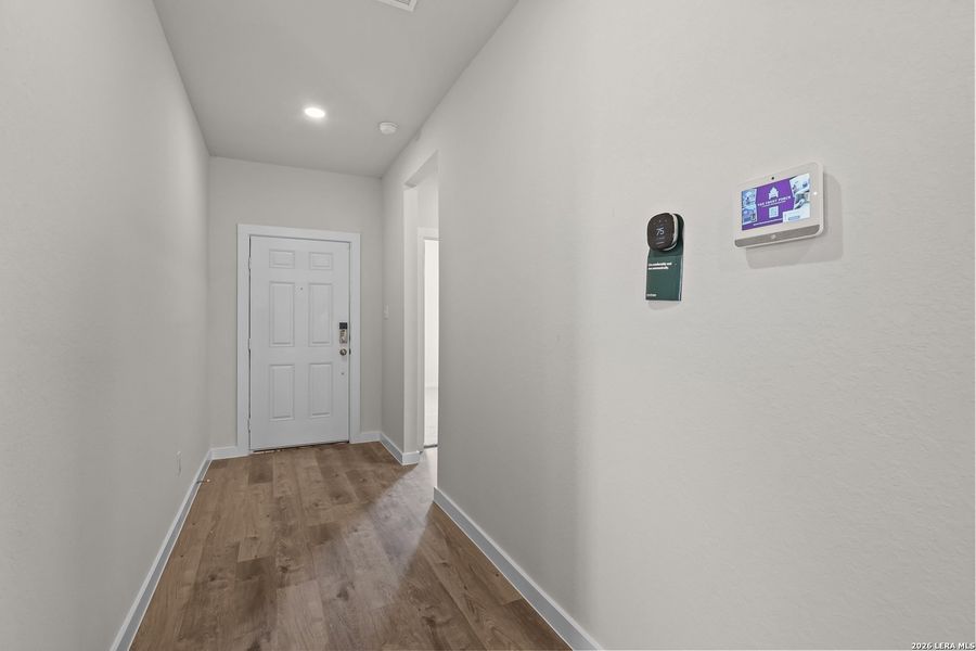 Spacious, unfurnished interior of a new home in Hiddenbrooke, Seguin (Image 27).