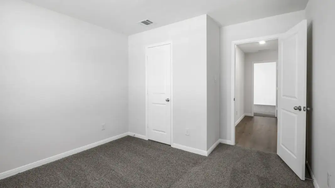 Spacious, unfurnished interior of a new home in Saddlebrook, Waxahachie (Image 16).