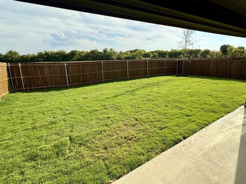 Exterior details and patio area of a home in Summer Crest, Fort Worth (Image 23).