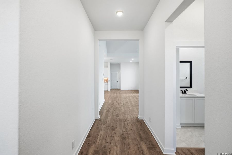 Spacious, unfurnished interior of a new home in The Crossvine, Schertz (Image 27).