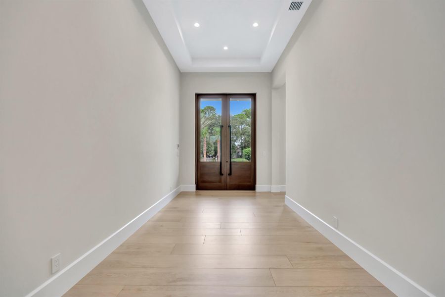 Spacious, unfurnished interior of a new home in , Palm Beach Gardens (Image 66).