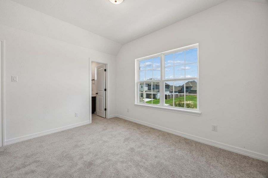 Spacious, unfurnished interior of a new home in Brookewater, Rosenberg (Image 16).