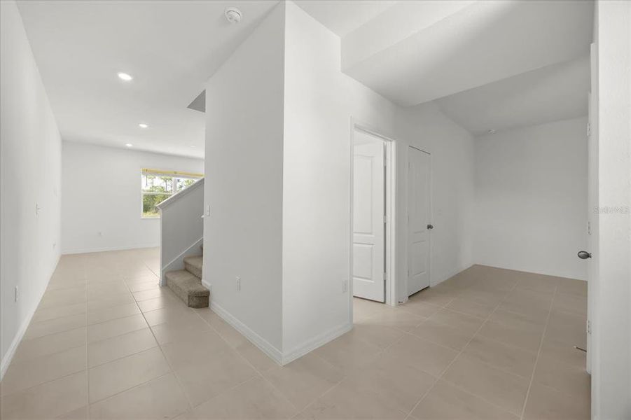 Spacious, unfurnished interior of a new home in Hickory Ranch, Auburndale (Image 15).