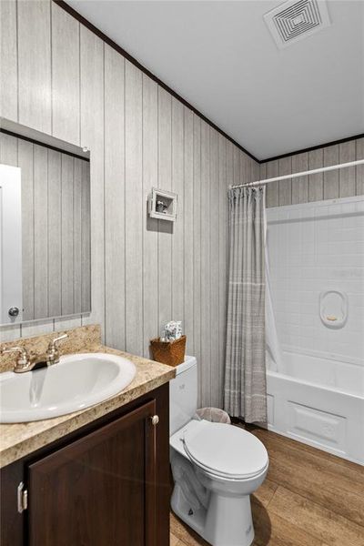 Furnished interior view inside a new home in , Okeechobee (Image 4).