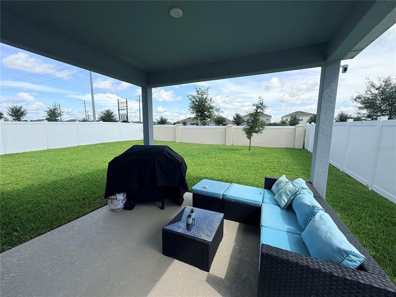 Exterior details and patio area of a home in , Haines City (Image 3).