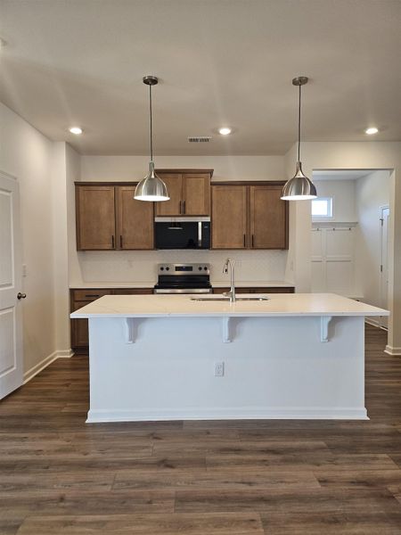 Furnished interior view inside a new home in Edgefield, Loris (Image 5).