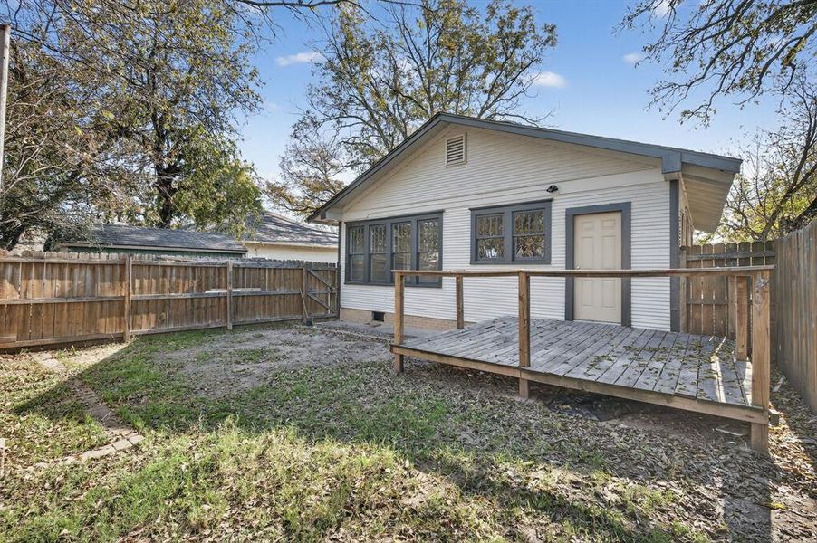 Exterior details and patio area of a home in , Mineral Wells (Image 21). Exterior details and patio area of a home in , Mineral Wells (Image 21).