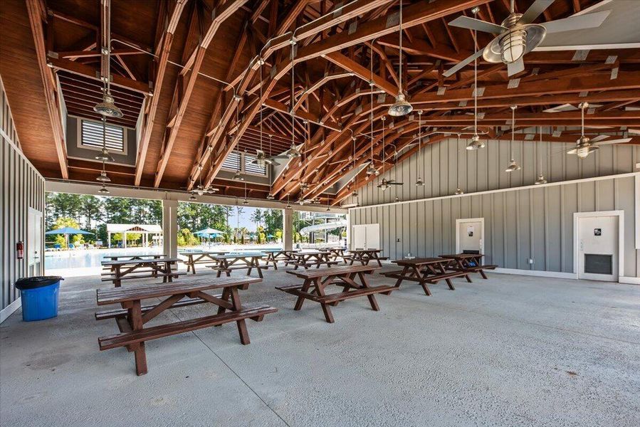 Community amenities in , Summerville (Image 27).