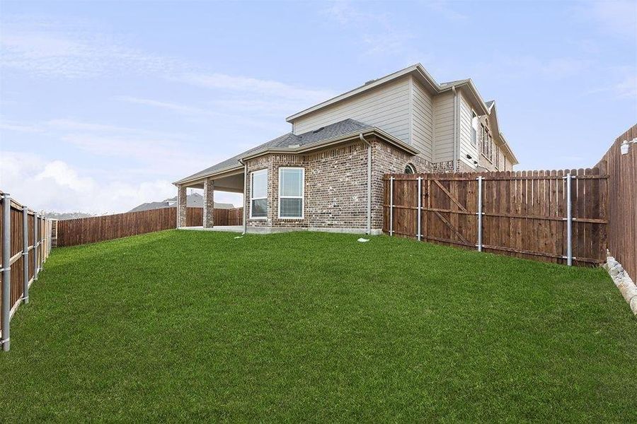 Exterior details and patio area of a home in Hawkins Meadows, Midlothian (Image 4).