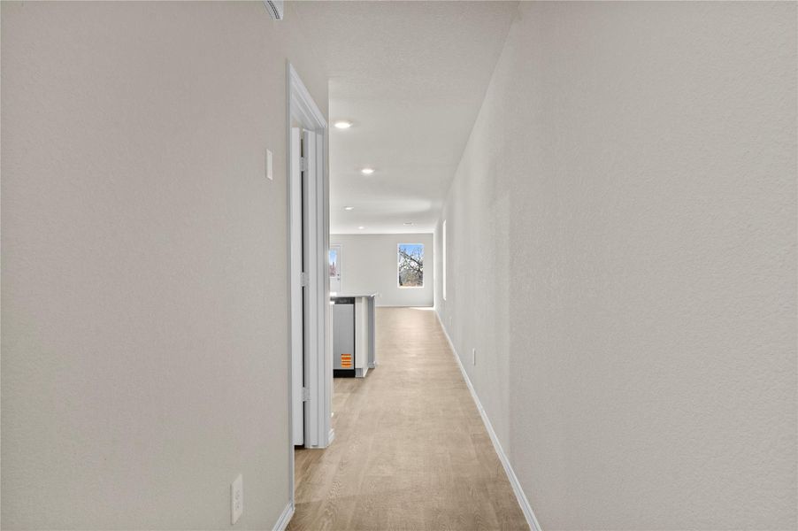 Spacious, unfurnished interior of a new home in Ladera, Luling (Image 10).