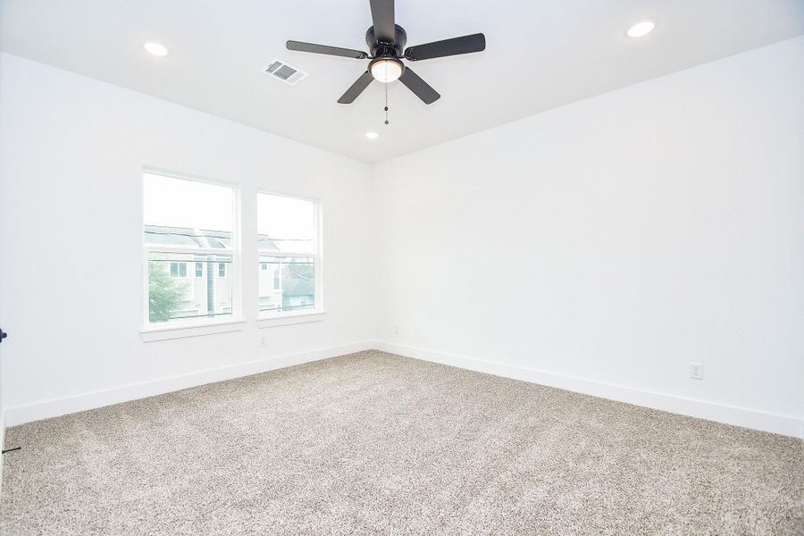 Spacious, unfurnished interior of a new home in , Houston (Image 16).