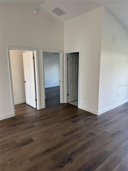 Spacious, unfurnished interior of a new home in , Ocala (Image 14).