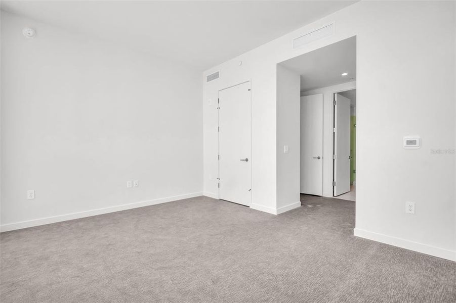 Spacious, unfurnished interior of a new home in , St. Petersburg (Image 59).