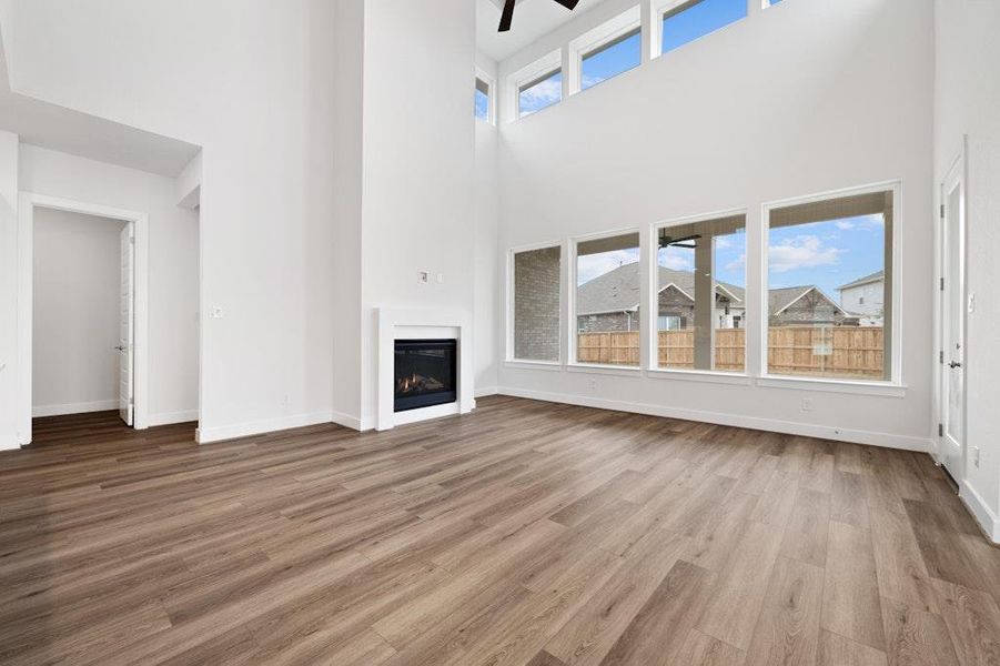 Spacious, unfurnished interior of a new home in Santa Rita Ranch, Liberty Hill (Image 21).