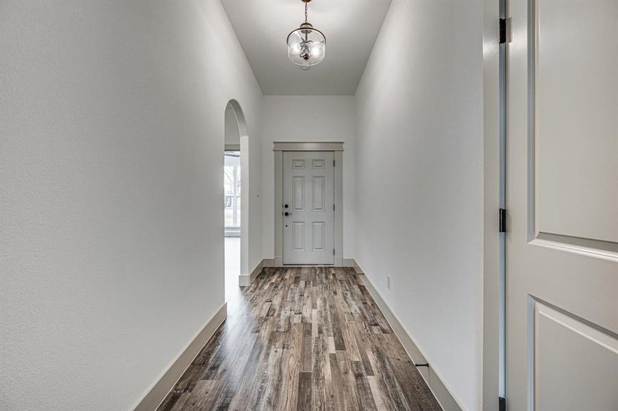 hallway looking towards front bedrooms