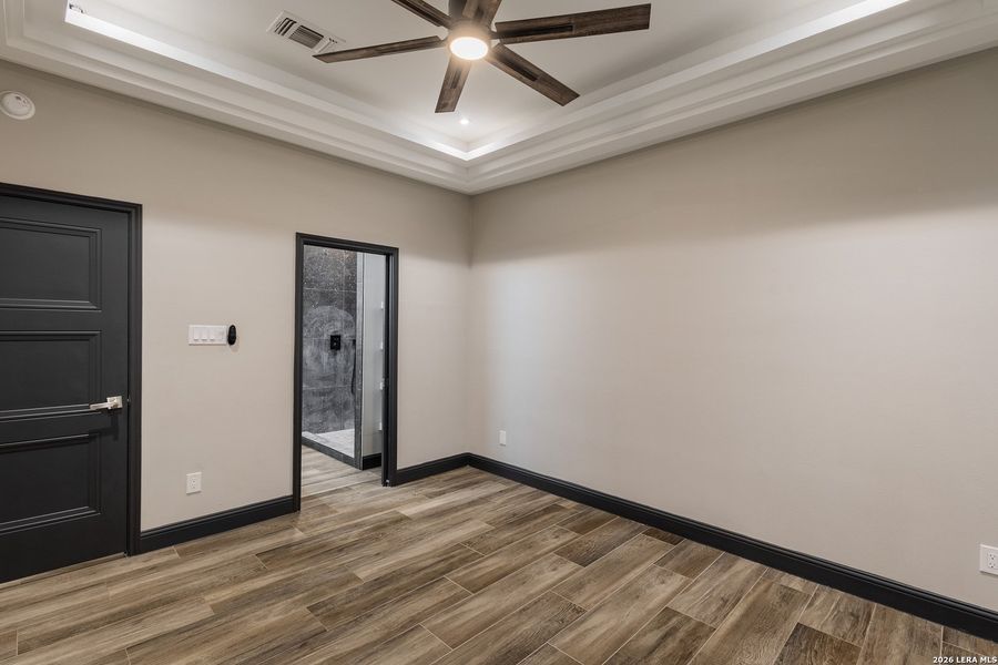 Spacious, unfurnished interior of a new home in , Eagle Pass (Image 29).
