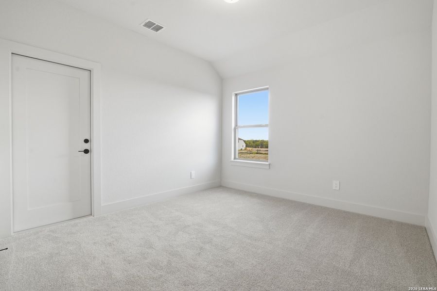 Spacious, unfurnished interior of a new home in Haby Hill 50s, San Antonio (Image 17).