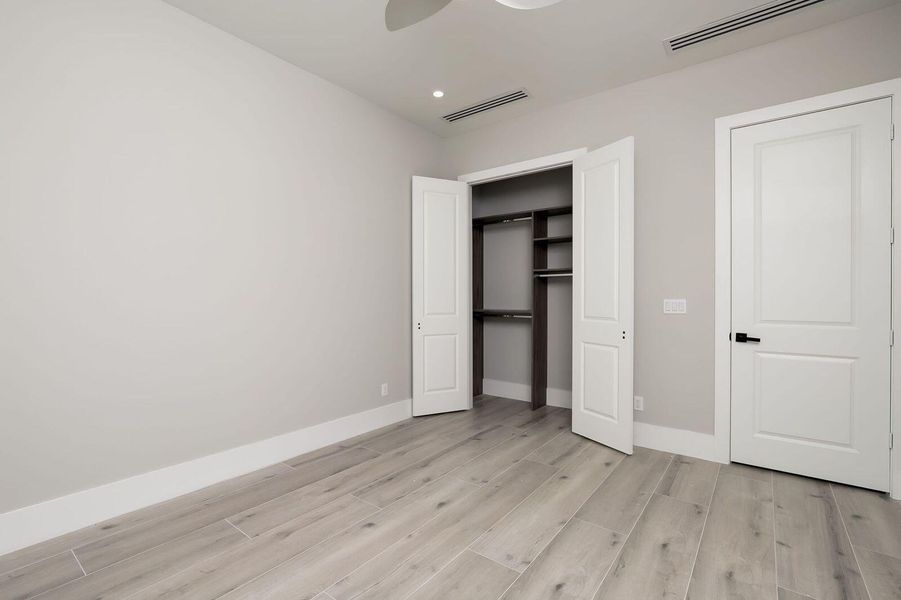 Spacious, unfurnished interior of a new home in , Port St. Lucie (Image 16).