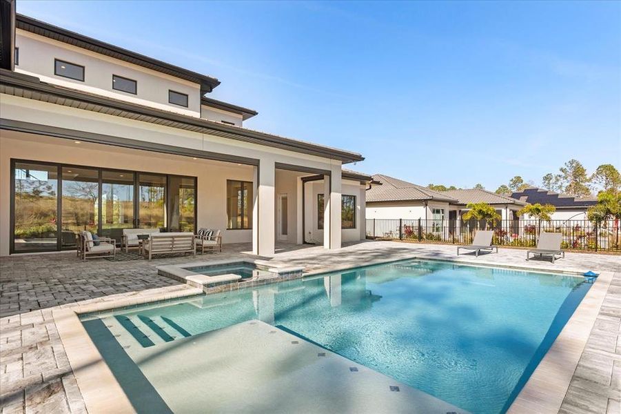 Exterior details and patio area of a home in , Montverde (Image 3).