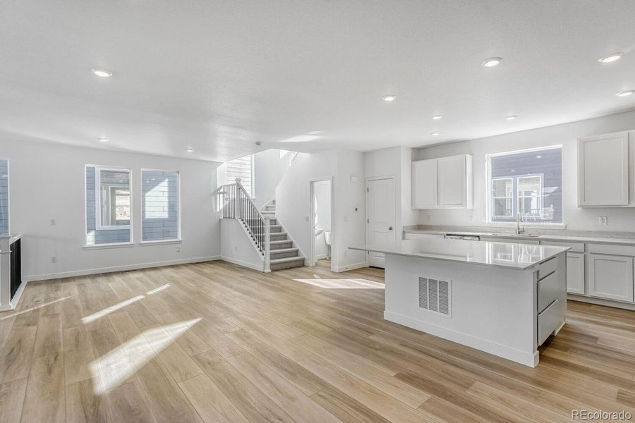 Spacious, unfurnished interior of a new home in Vermilion Creek, Centennial (Image 13).