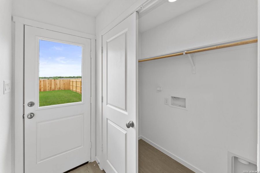 Spacious, unfurnished interior of a new home in Spring Grove, St. Hedwig (Image 17).