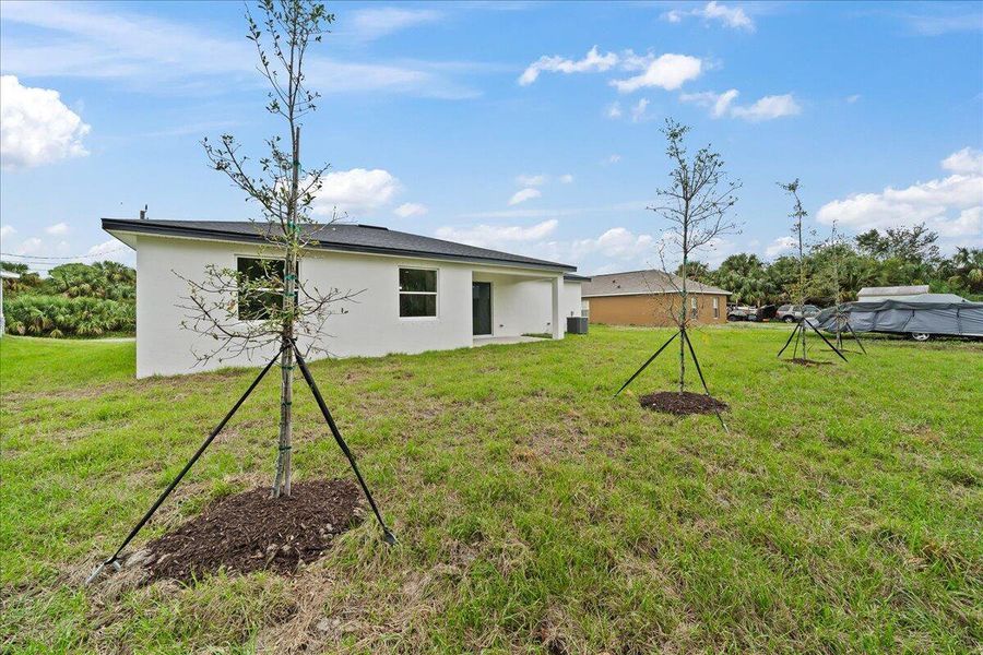 Exterior details and patio area of a home in , Fort Pierce (Image 3).