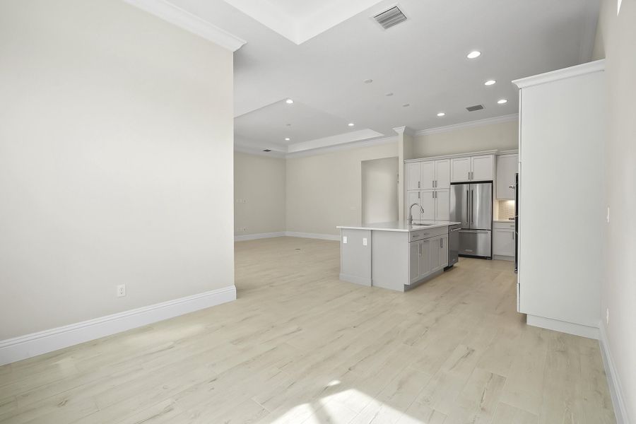 4232 Montagu Ave_Amaryllis_Lot 15_32