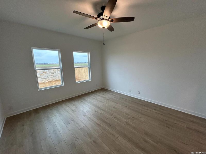 Spacious, unfurnished interior of a new home in Hennersby Hollow, San Antonio (Image 28).