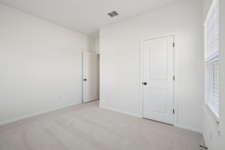 Spacious, unfurnished interior of a new home in Village at Three Oaks, Seguin (Image 22).