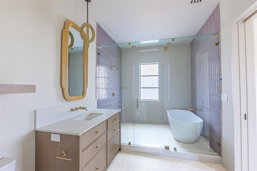 Secondary bath #3 upstairs