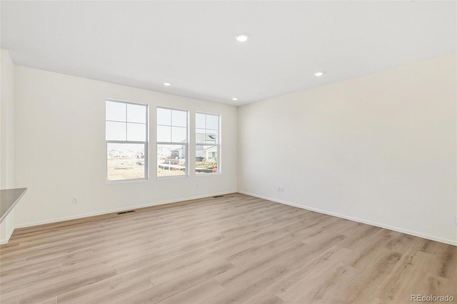 Spacious, unfurnished interior of a new home in , Aurora (Image 20).
