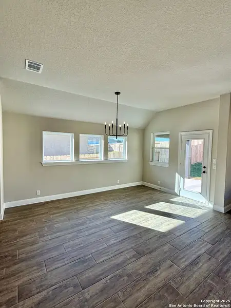 Spacious, unfurnished interior of a new home in Meyer Ranch – Legacy Series, New Braunfels (Image 11). Spacious, unfurnished interior of a new home in Meyer Ranch – Legacy Series, New Braunfels (Image 11).