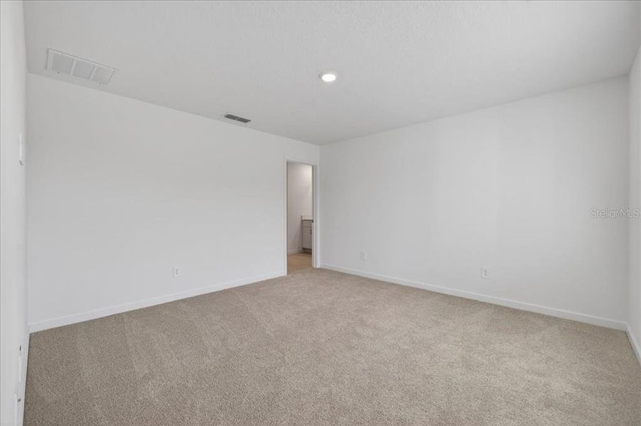 Spacious, unfurnished interior of a new home in Colbert Landings, Palm Coast (Image 18).