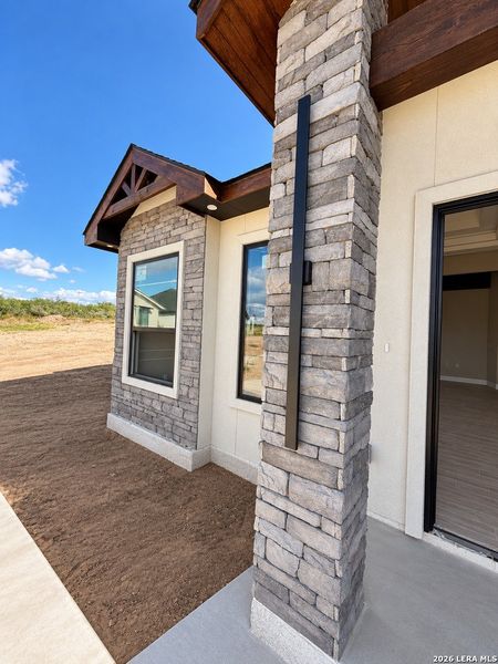 Exterior details and patio area of a home in , Eagle Pass (Image 3).