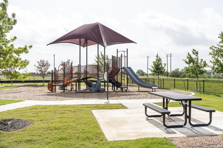 Community amenities in Punta Verde, Converse (Image 4).