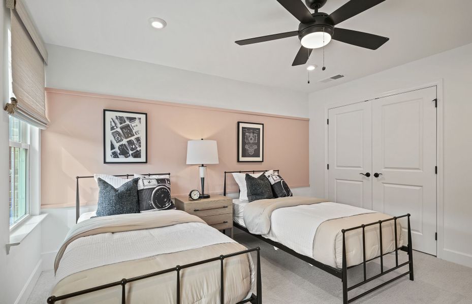 Representative furnished interior of a home built from the Hampton by Pulte Homes in Briar Creek, Atlanta (Image 15).