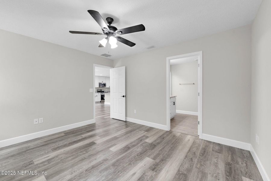 Spacious, unfurnished interior of a new home in , Jacksonville (Image 21).