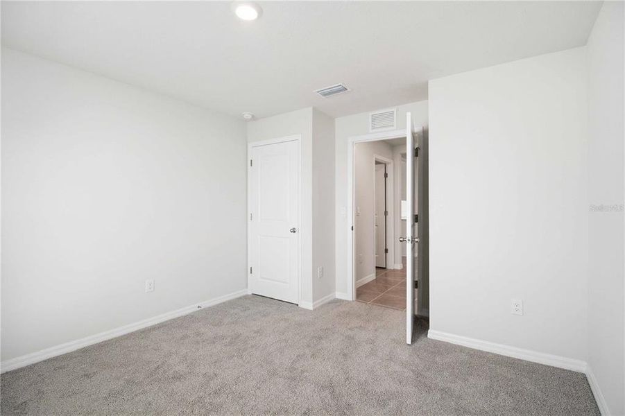 Spacious, unfurnished interior of a new home in Mandarin Grove, Palmetto (Image 32).