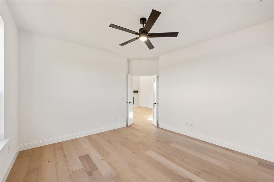 Spacious, unfurnished interior of a new home in Willow Wood Classic 50, McKinney (Image 26).